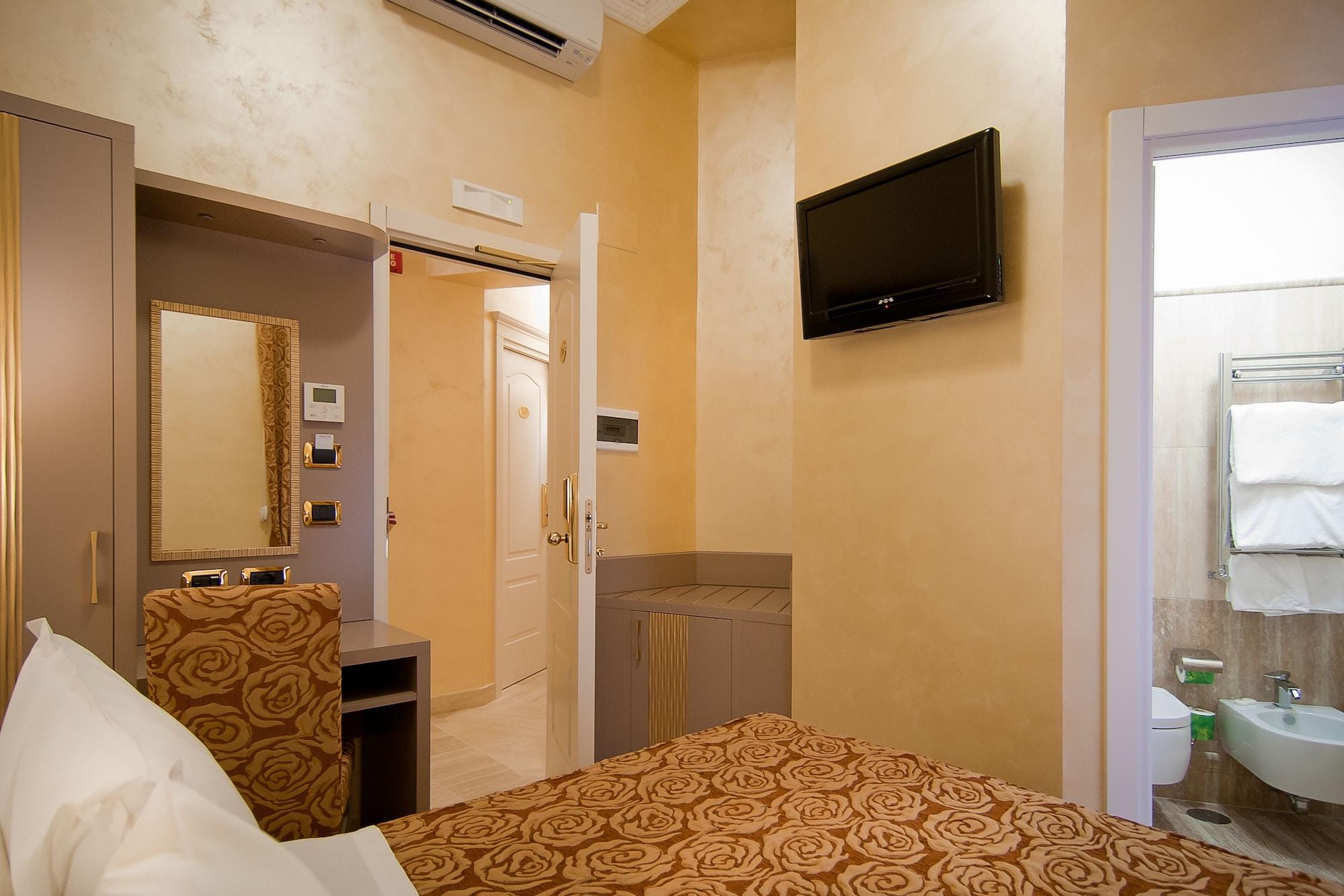 Hotel Fellini A Fontana Di Trevi 3*