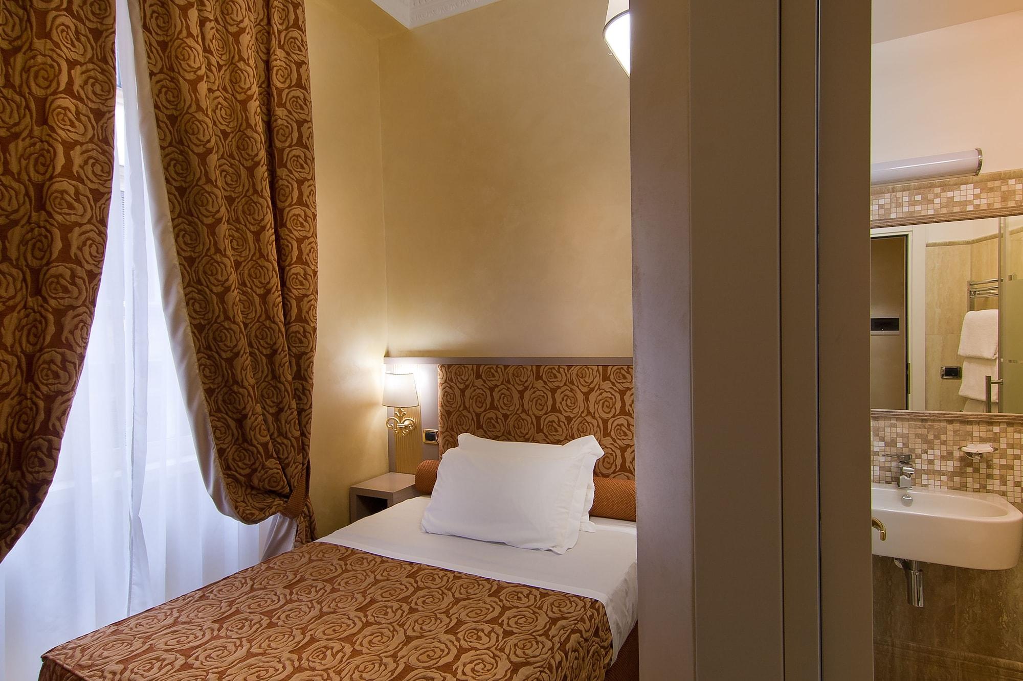 Hotel Fellini A Fontana Di Trevi Roma