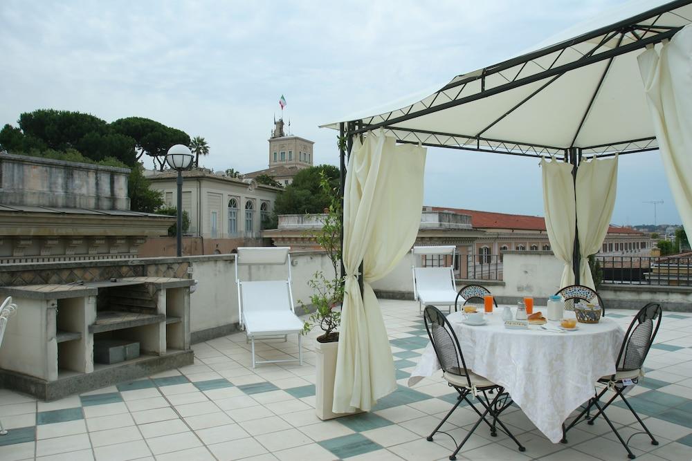Fellini A Fontana Di Trevi Hotel 3*